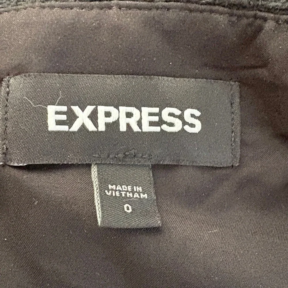 Express Black Tweed Mini Skirt Gold Button Frayed Hem Size 0 Textured Boucle - Picture 6 of 7
